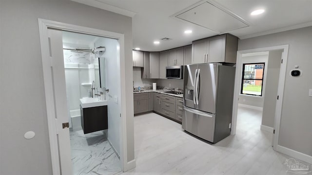 kitchen featuring visible vents, baseboards, light countertops, gray cabinets, and appliances with stainless steel finishes