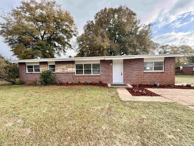 single story home featuring brick siding and a front yard