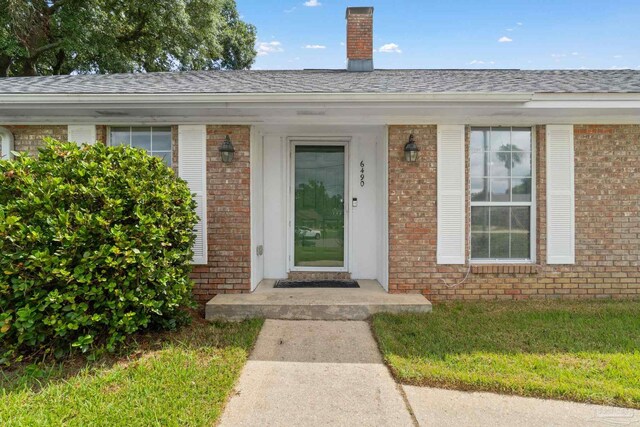 single story home featuring a front yard and a garage