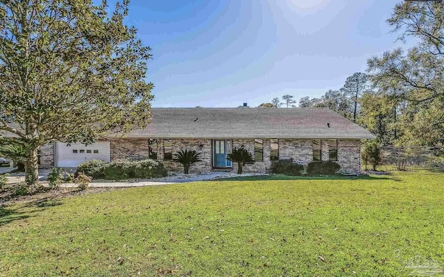 ranch-style house featuring a front lawn