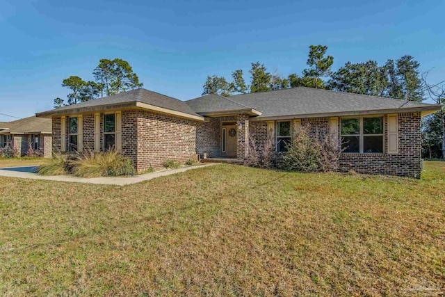 ranch-style home featuring a front lawn