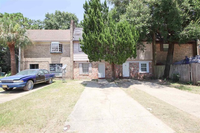 view of front of property with a front yard