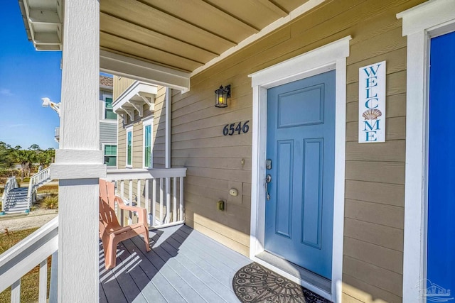 entrance to property featuring covered porch