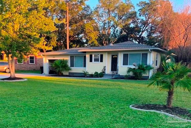 ranch-style house featuring a front lawn