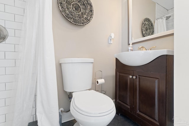 bathroom with vanity, toilet, and a shower with shower curtain