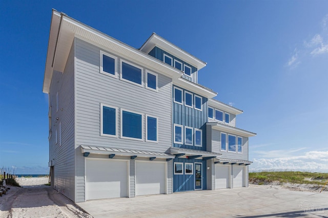 view of front of house featuring a garage