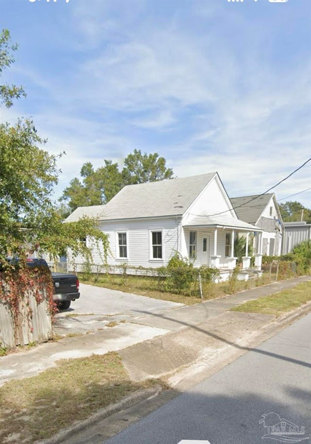 view of front facade