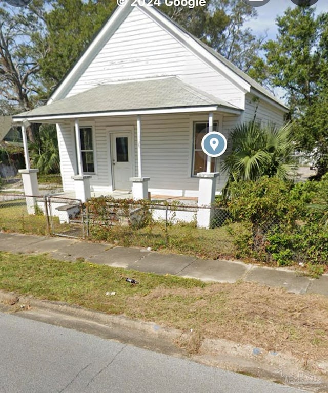 view of front of property featuring a porch