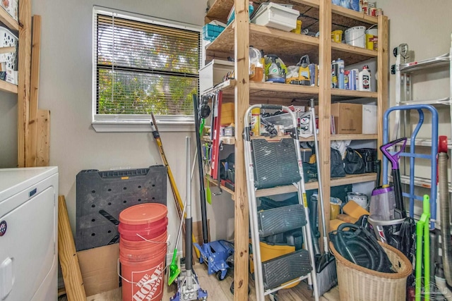 storage with washer / clothes dryer