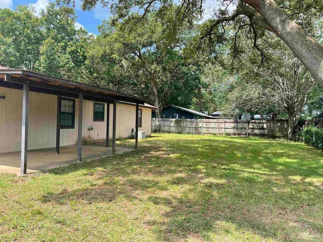 view of yard with a patio