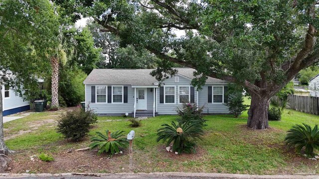 single story home featuring a front yard