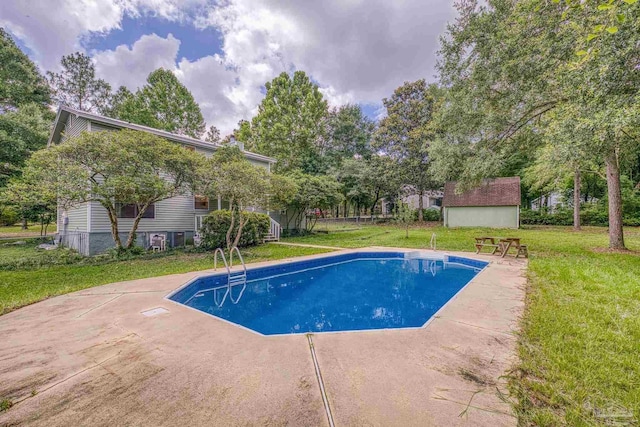 6136 Beasley Rd, Crestview, FL 32536 - swimming pool with a patio area and a yard
