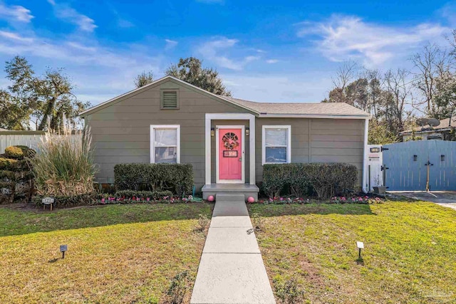 view of front facade with a front lawn