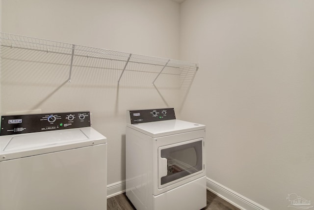 7926 Burnside Loop, Pensacola, FL 32526 - laundry area featuring separate washer and dryer, baseboards, and dark wood-type flooring