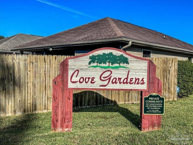 community sign with a lawn