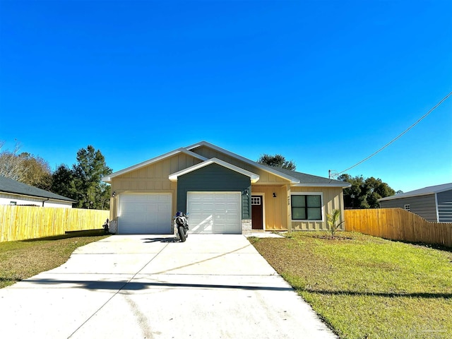 ranch-style home featuring a front lawn and a garage