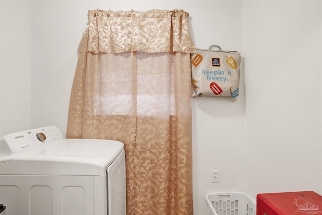 laundry area with washer / dryer