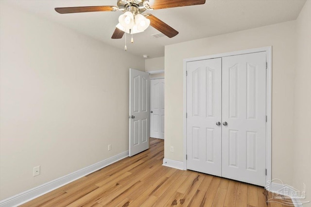 8868 Sanderling Ln, Navarre, FL 32566 - unfurnished bedroom with light wood-type flooring, baseboards, a closet, and a ceiling fan