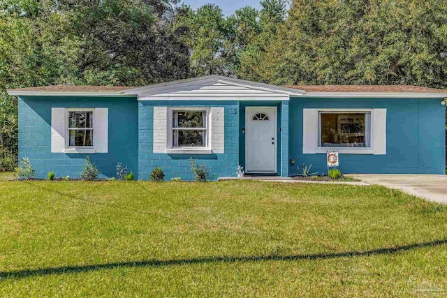 view of front of property with a front lawn