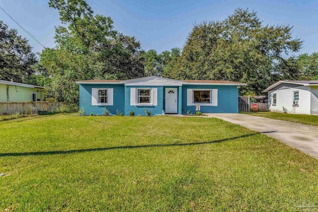 single story home featuring a front yard