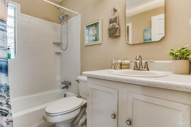 full bathroom featuring toilet, shower / bath combo with shower curtain, and vanity