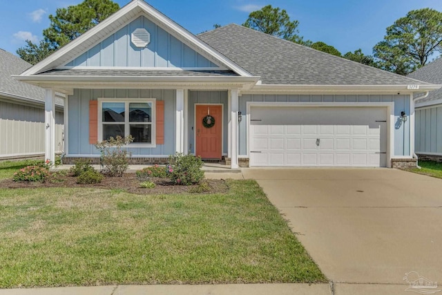 view of front of home featuring a front yard and a garage