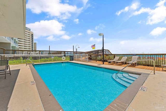 view of swimming pool