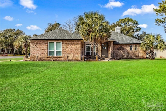 ranch-style house featuring a front yard