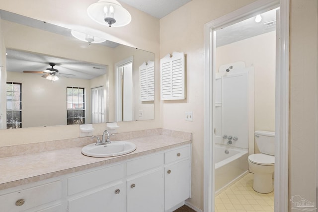 full bathroom featuring toilet, ceiling fan, and vanity