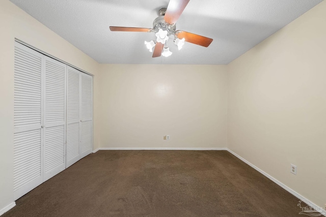 unfurnished bedroom with ceiling fan, a textured ceiling, baseboards, a closet, and carpet