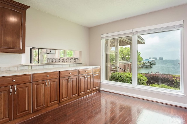1090 Park Ln, Gulf Breeze, FL 32563 - kitchen featuring a sink, tile countertops, dark wood-style flooring, and a wealth of natural light