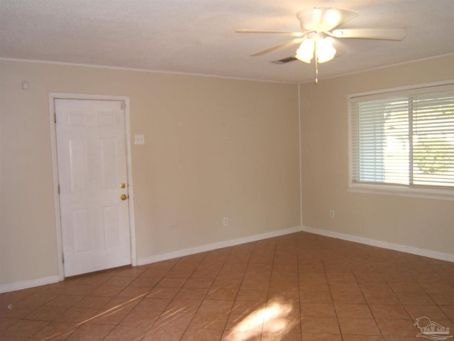 empty room with ceiling fan