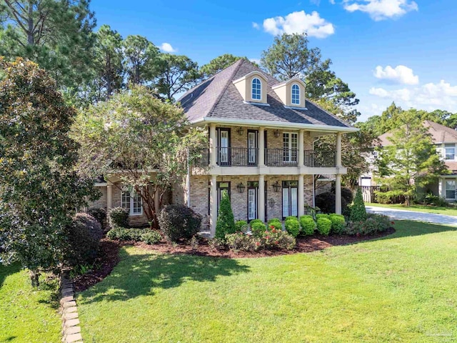 3869 Paradise Bay Dr, Gulf Breeze, FL 32563 - view of front of home with a balcony, brick siding, and a front yard