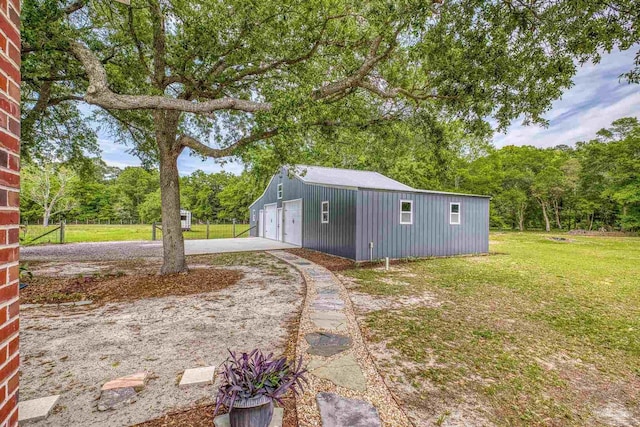 view of outdoor structure featuring an outbuilding and concrete driveway