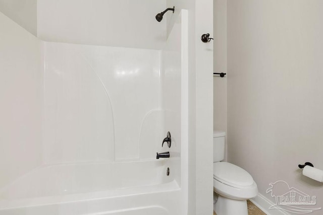 full bath with toilet and shower / tub combination