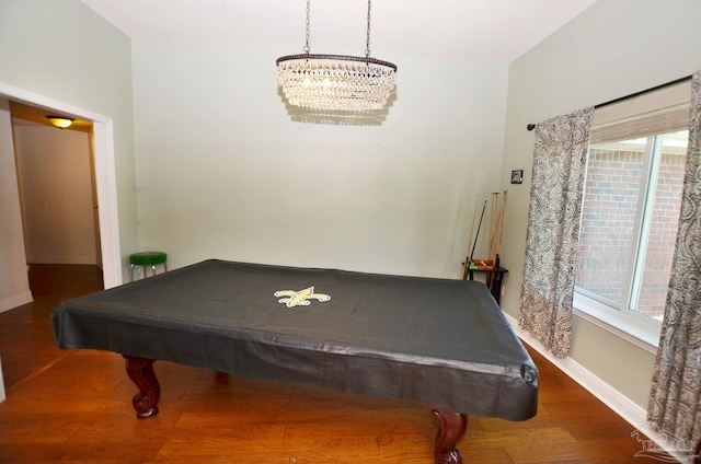 game room with wood-type flooring, an inviting chandelier, and billiards