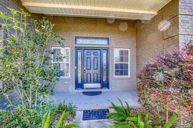 property entrance featuring covered porch