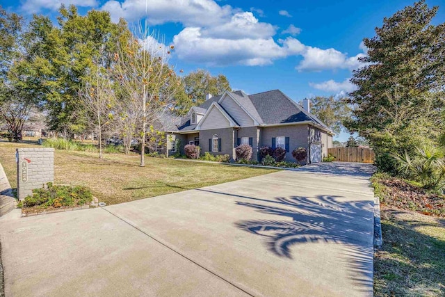 view of front of property with a front lawn