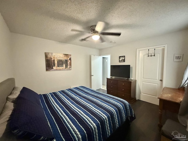 bedroom featuring a textured ceiling and a ceiling fan