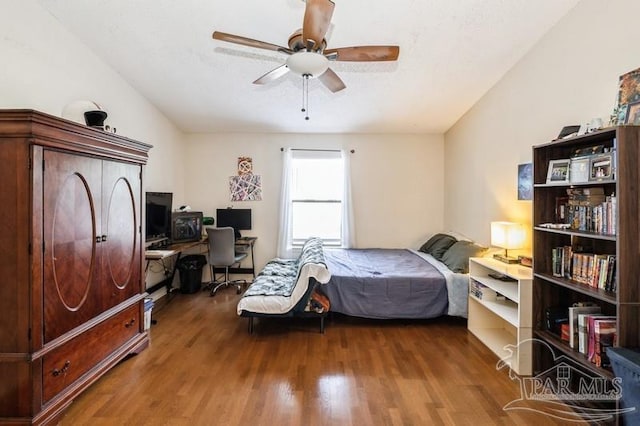 2299 Scenic Hwy Unit T7, Pensacola, FL 32503 - bedroom with a desk, wood finished floors, and a ceiling fan