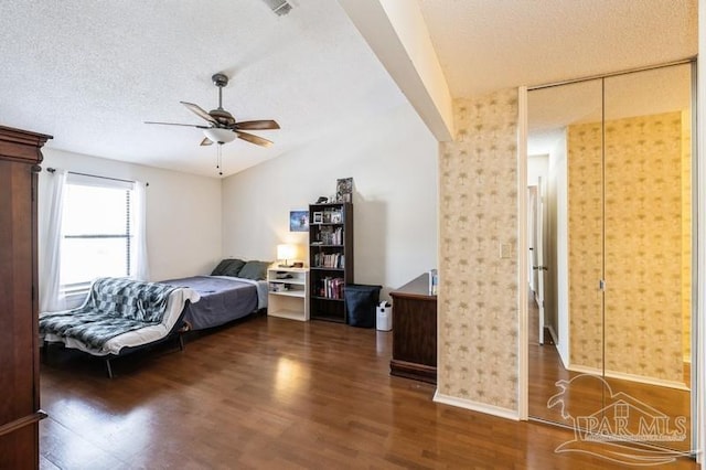 2299 Scenic Hwy Unit T7, Pensacola, FL 32503 - bedroom with wood finished floors, ceiling fan, and a textured ceiling
