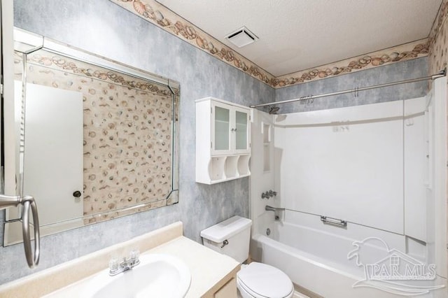 2299 Scenic Hwy Unit T7, Pensacola, FL 32503 - bathroom featuring shower / washtub combination, wallpapered walls, vanity, and toilet