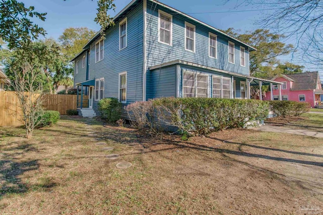 view of side of property featuring a lawn