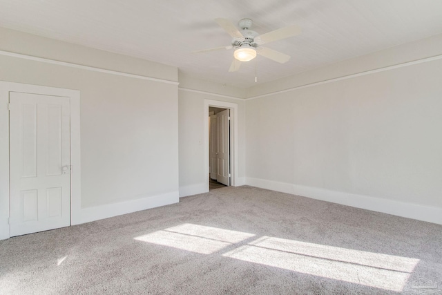 unfurnished room featuring ceiling fan and carpet