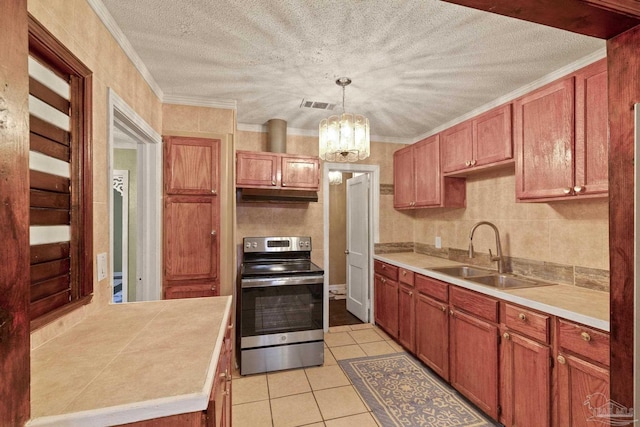 kitchen with sink, hanging light fixtures, stainless steel electric range, light tile patterned floors, and ornamental molding