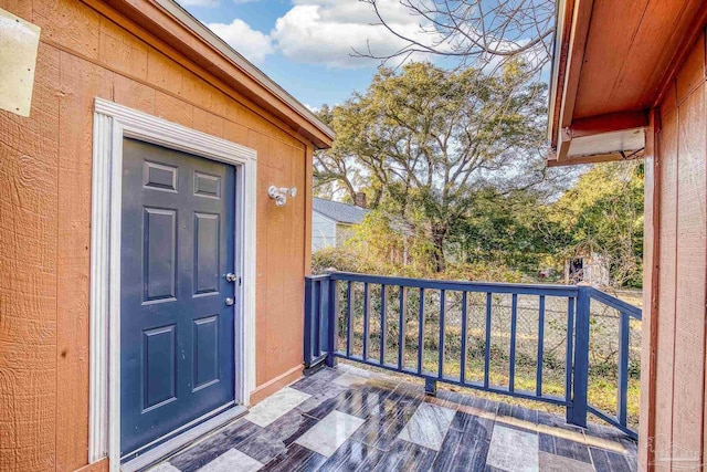 entrance to property featuring a balcony