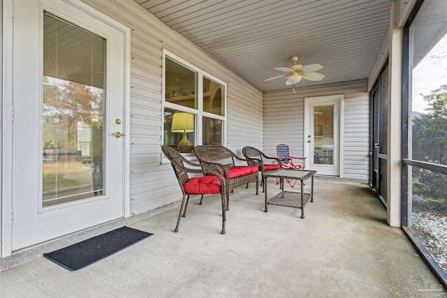 sunroom with ceiling fan