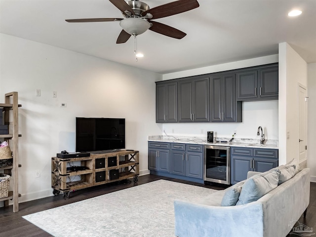 living room featuring ceiling fan, beverage cooler, dark hardwood / wood-style flooring, and indoor wet bar