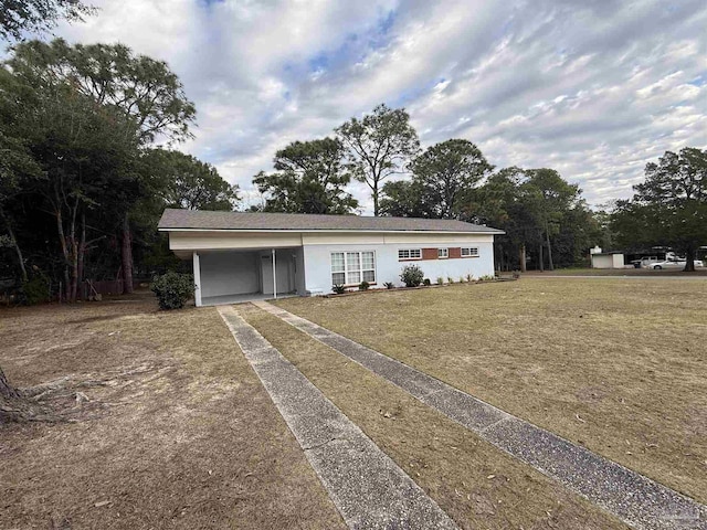 single story home with a front yard