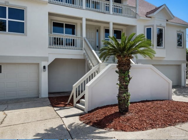 view of front of house featuring a garage